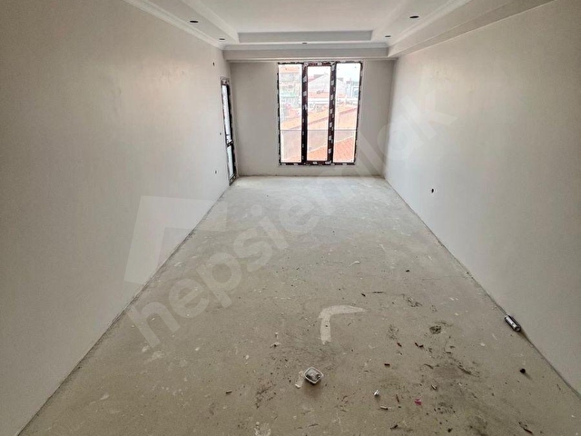 UĞURMUMCU MAH LÜX SİTEDE OTOPARKLI 2+1 100M2 CADDEYE CEPHE DAİRE