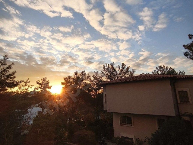 BORNOVA EVKA 3DE DOĞA VE ŞEHİR MANZARALI SATILIK 3+1 DAİRE