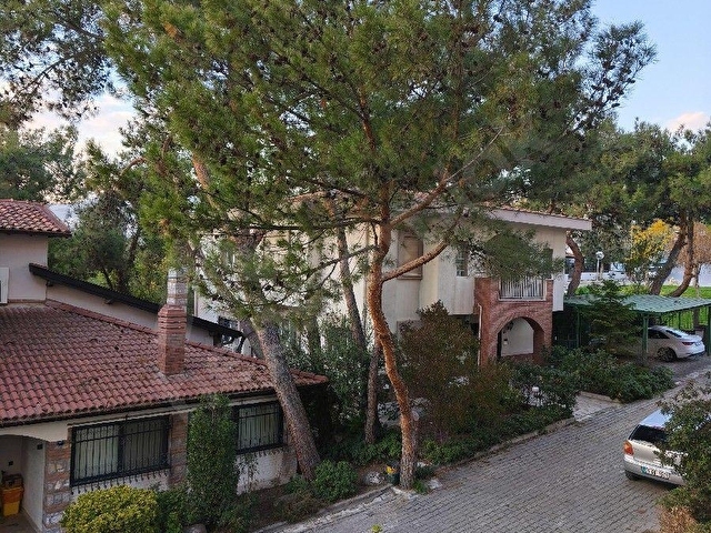 BORNOVA EVKA 3DE DOĞA VE ŞEHİR MANZARALI SATILIK 3+1 DAİRE - Görsel 5
