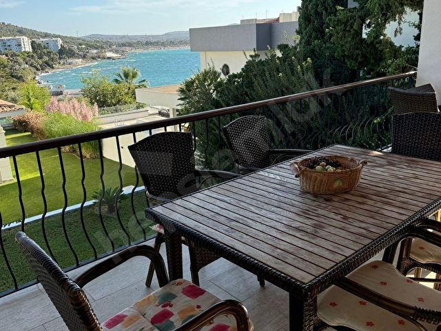 Çeşme Ardıçta Denize Sıfır Yıllık Kiralık Villa - Görsel 28