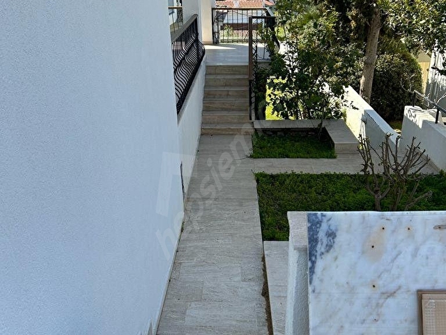 Çeşme Ardıçta Denize Sıfır Yıllık Kiralık Villa - Görsel 15