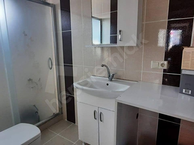 İSKANLI BALKONLU BANYO-WC AYRI YENİ BİNA ETRAFI AÇIK 3+1 - Görsel 5