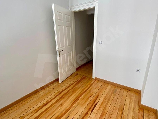 KADIKÖY BAHARİYE CADDESİNDE 2+1 KİRALIK DÜKKAN - Görsel 15