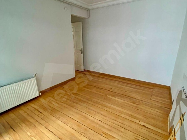 KADIKÖY BAHARİYE CADDESİNDE 2+1 KİRALIK DÜKKAN - Görsel 12