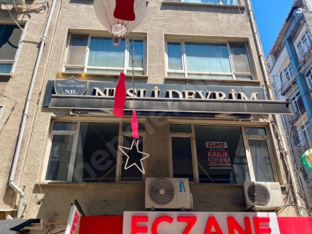 KADIKÖY BAHARİYE CADDESİNDE 2+1 KİRALIK DÜKKAN
