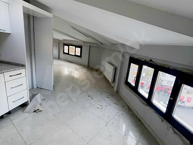 BAĞCILAR GÖZTEPE MEYDANDA KİRALIK KULLANIŞLI OFİS ÇATI KATI - Görsel 4