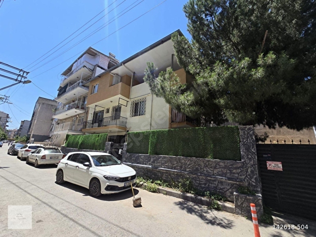 Buca Yenigün Mah. 3 Katlı Bahçeli Satılık Bina