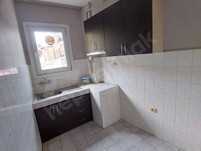 ÜSKÜDAR BOYACİ EMLAKTAN  VALIDEİ ATIK 4 KAT 2+1-65 M2 DOGALGAZ SOBA 2 ÇEPELI - Görsel 10