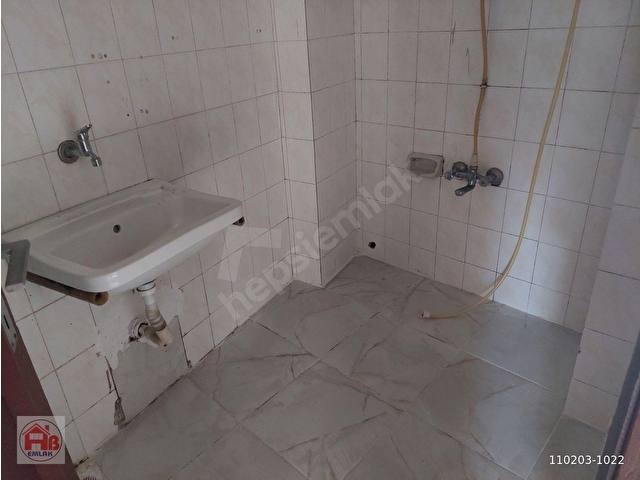 ÜSKÜDAR BOYACİ EMLAKTAN  VALIDEİ ATIK 4 KAT 2+1-65 M2 DOGALGAZ SOBA 2 ÇEPELI - Görsel 13