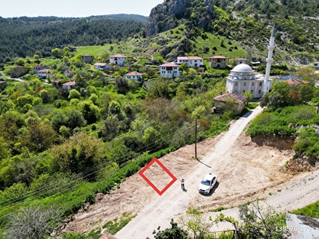 KÖY İÇİ İMARLI ASFALT CEPHE MÜKEMMEL MANZARALI ARSA