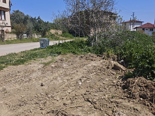 KÖY İÇİ İMARLI ASFALT CEPHE MÜKEMMEL MANZARALI ARSA - Görsel 9