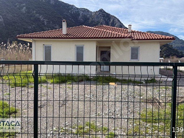 Mergenlide 500m2 Arsa İçinde Tek Katlı 3+1 Ev Satılıktır - Görsel 4