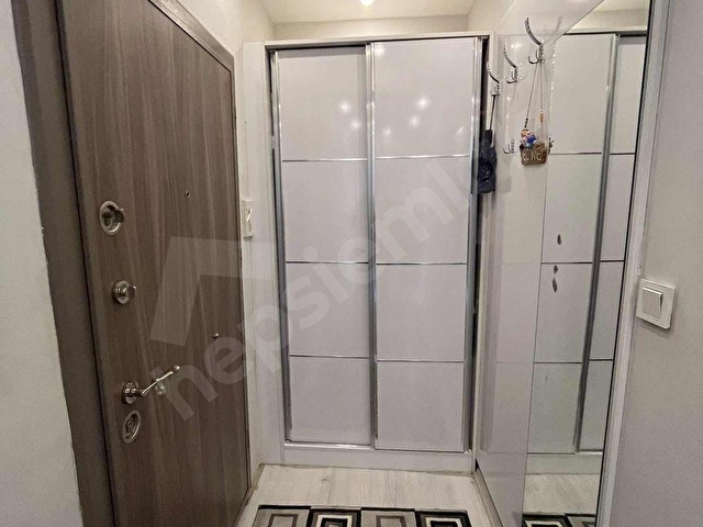 ÖDEMİŞ MERKEZDE YATIRIMLIK 1+1 EŞYALI DAİRE - Görsel 7