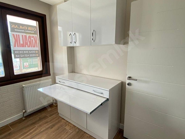 Alp Yalı Konaklarında Kiralık 2+1 Bahçe Katı Daire Alkaya Yürüyüş Yolu SAHİLDE - Görsel 2