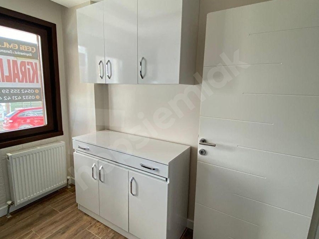 Alp Yalı Konaklarında Kiralık 2+1 Bahçe Katı Daire Alkaya Yürüyüş Yolu SAHİLDE - Görsel 5