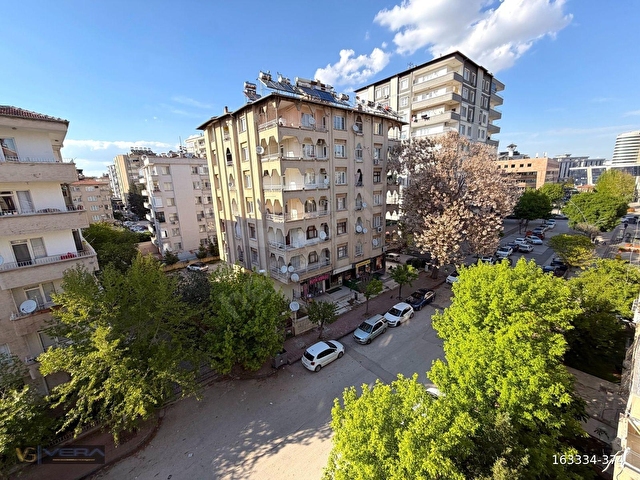 DEĞİRMİÇEMDE MERKEZİ KONUMDA GENİŞ 3+1 SATILIK DAİRE 137 M² NET - Görsel 21