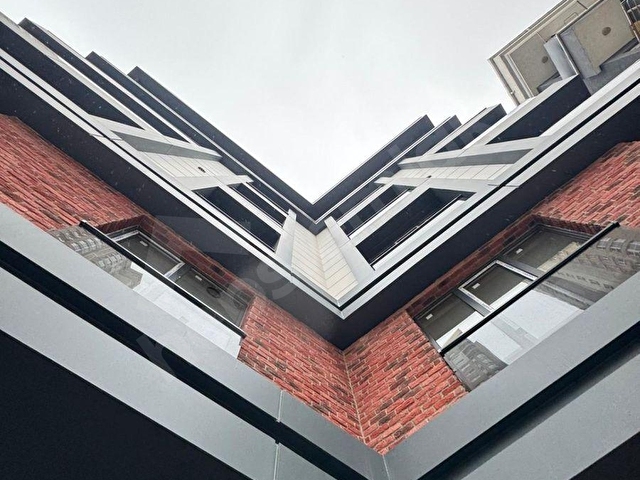 AKEVLER MAHALLESİNDE AİLE SİTESİNDE METROBÜSE YAKIN SIFIR DAİRE