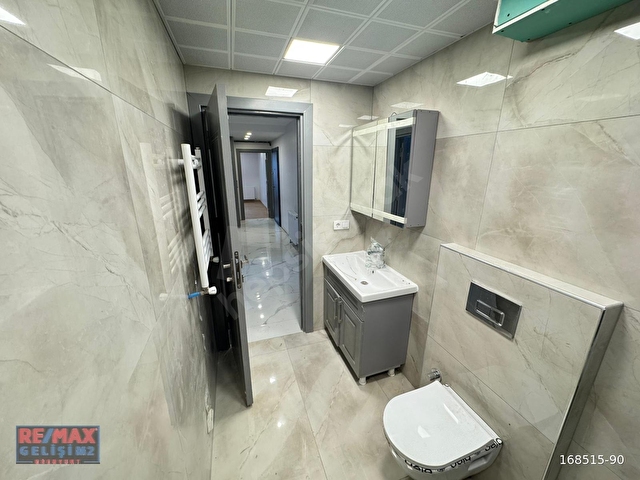 AKEVLER MAHALLESİNDE AİLE SİTESİNDE METROBÜSE YAKIN SIFIR DAİRE - Görsel 18
