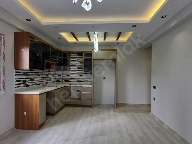 ROYAL EMLAKTAN MERSİN TÖMÜKTE DENİZE 400 MT SATILIK 2+1 LÜX 120m2 DAİRE - Görsel 17
