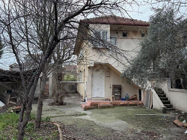 SAKARYA KARAAĞAÇDİBİNDE SATILIK BAHÇELİ MÜSTAKİL EV