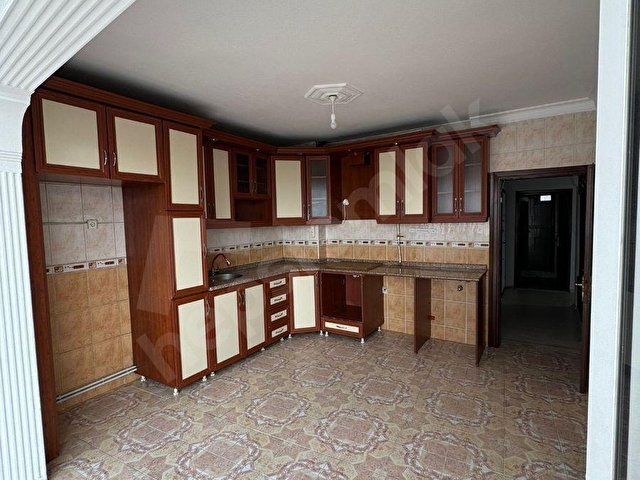 BUCA YEŞİLBAĞLAR MAH. 3+1 196 M2 KAPALI MUFTAK DOĞALGAZLI KİRALIK DAİRE - Görsel 2
