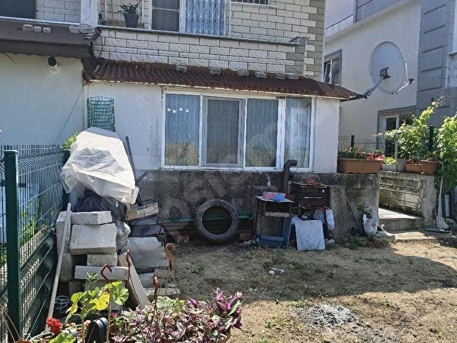 GAZİ EMLAKMüstakil 2 Katlı DENİZE 50 m BAHÇELİ Doğalgazlı YENİ EŞYALI - Görsel 3
