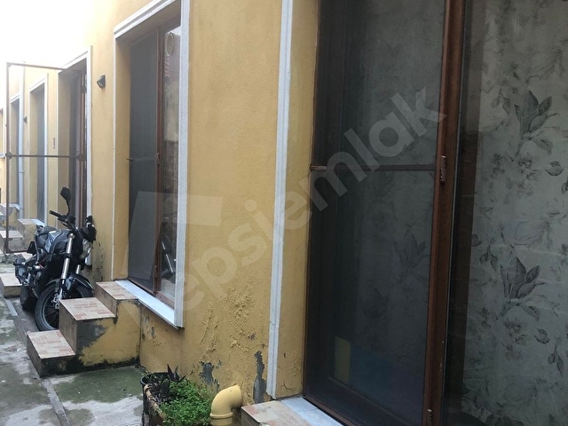 Ezine merkezi konumda uygun kiralık 1+0 daireler