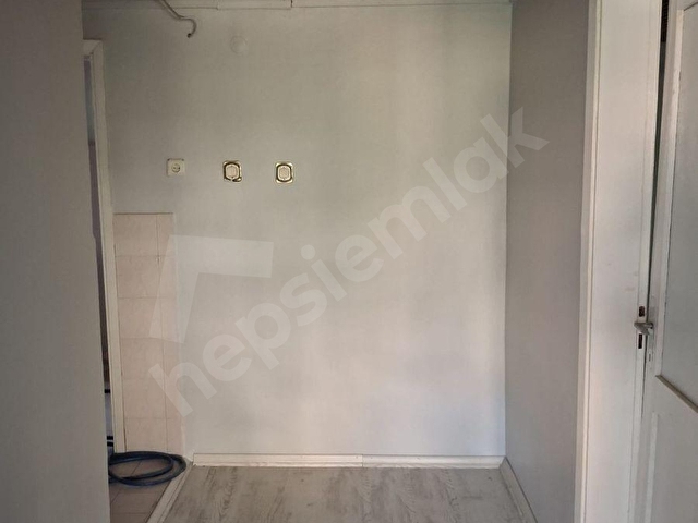 Çiğdem Mahallesi nde 2+1 Dördüncü Kat 80 m2 Sobalı Daire - Görsel 11