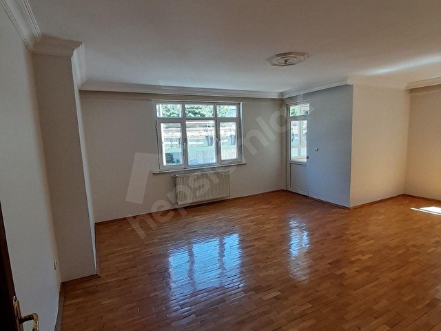 RNKdan AKAR CADDESİ ÜZERİNDE EBEVEYN BANYOLU 3+1 1.KAT DAİRE