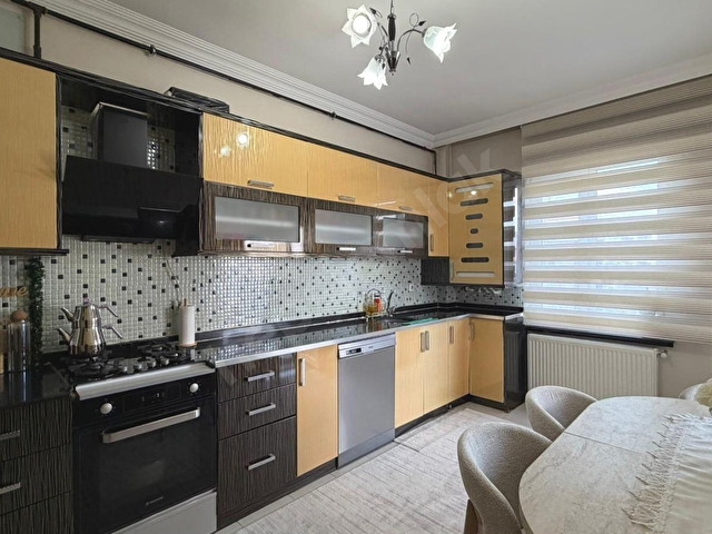 GÜNEYKENTTE SATILIK MERKEZİ KONUMDA SİTE İÇİ ARA KAT 3+1 DAİRE - Görsel 11