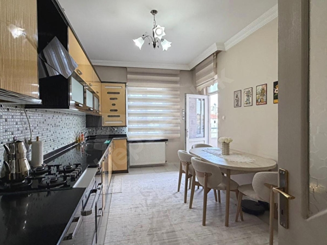 GÜNEYKENTTE SATILIK MERKEZİ KONUMDA SİTE İÇİ ARA KAT 3+1 DAİRE - Görsel 10