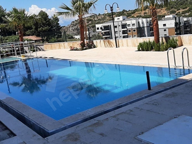 KUŞADASI BAHÇE KATI HAVUZ MANZARALI 1+1ACİL SATILIK FIRSAT DAİRE