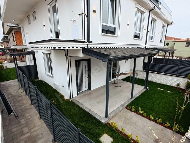 SAKARYA KOCAALİ DE DENİZE ÇOK YAKIN FERAH 3+1 VİLLA - Görsel 18