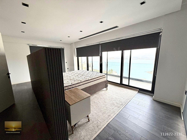 Satılık müstakil villa deniz kenarı manzaralı havuzlu ev plajlı - Görsel 27