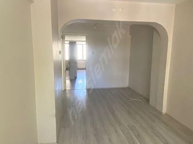 KURTULUŞ CADDESİNDE MERKEZİ KONUMDA SATILIK 2+1 ARAKAT DAİRE - Görsel 10