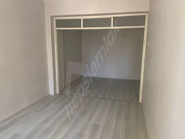 KURTULUŞ CADDESİNDE MERKEZİ KONUMDA SATILIK 2+1 ARAKAT DAİRE - Görsel 13
