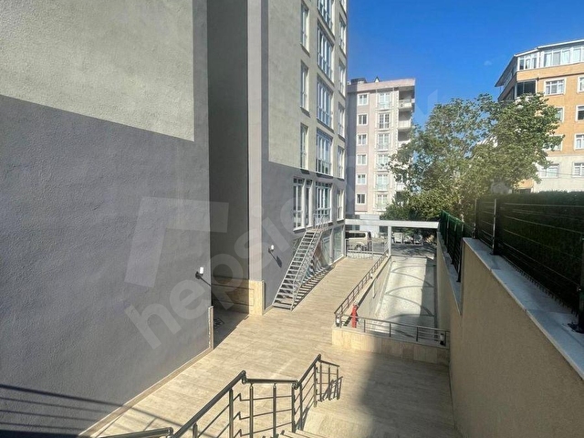 HALKALI MERKEZDE BUTİK SİTEDE SATILIK 2+1 DAİRE - Görsel 3
