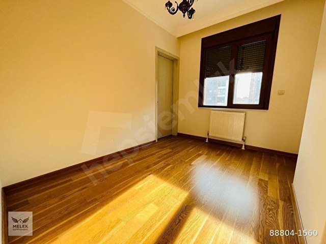 Kozyatağı Merkezde 8 yıllık 3+1 145m2 Kombili, Ebeveynli, Balkonlu - Görsel 12