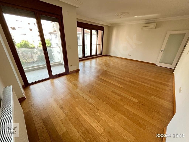 Kozyatağı Merkezde 8 yıllık 3+1 145m2 Kombili, Ebeveynli, Balkonlu - Görsel 4