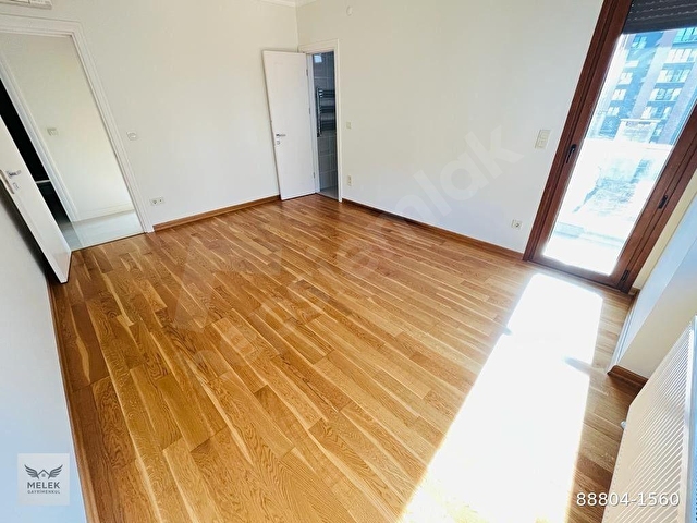 Kozyatağı Merkezde 8 yıllık 3+1 145m2 Kombili, Ebeveynli, Balkonlu - Görsel 23