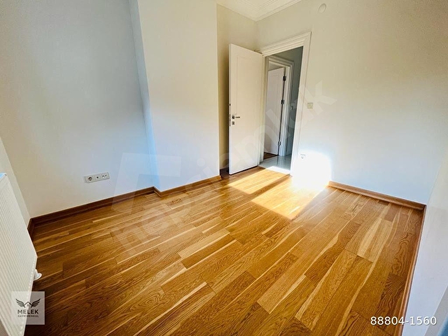 Kozyatağı Merkezde 8 yıllık 3+1 145m2 Kombili, Ebeveynli, Balkonlu - Görsel 10