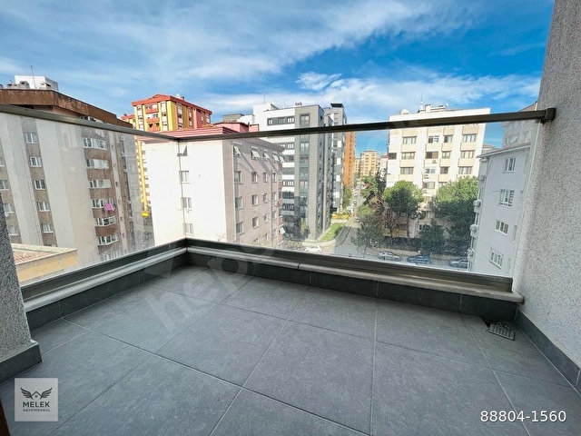 Kozyatağı Merkezde 8 yıllık 3+1 145m2 Kombili, Ebeveynli, Balkonlu - Görsel 5