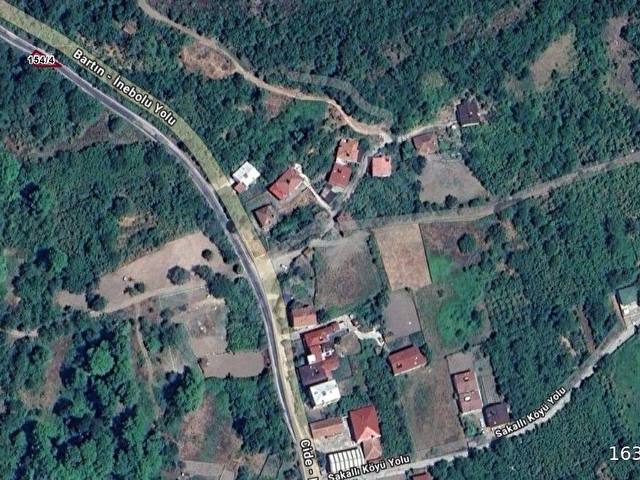PLAJA YÜRÜME MESAFESİNDE, ASFALTA CEPHE 77M² FINDIK BAHÇESİ