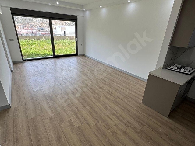 KAYALIK ZEMİNDE DENİZ MANZARALI ULTRA LÜKS BAHÇELİ 3+1 DAİRE - Görsel 20