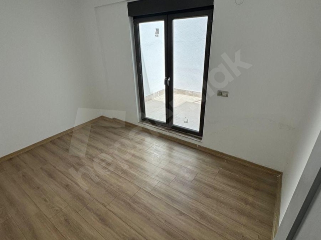 KAYALIK ZEMİNDE DENİZ MANZARALI ULTRA LÜKS BAHÇELİ 3+1 DAİRE - Görsel 11