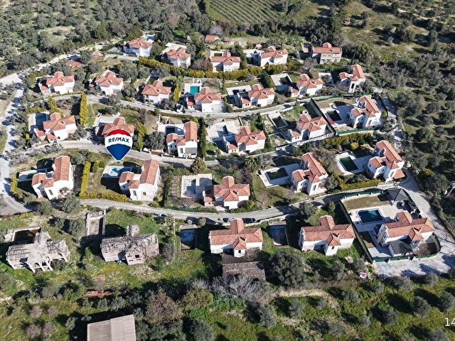 KUŞADASI OLIVA VILLAS’TA 1.000 M² ARSA İÇINDE ÖZEL HAVUZLU MÜSTAKIL 4+1 VILLA - Görsel 3