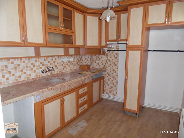 akhisar resatbey mahallesinde ara kat dogalgazli kiralik daire 115104 87 hurriyet emlak