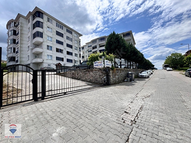 Korucuk Merkezde Site İçi Kapalı Havuzlu Kiralık 3+1 145 m²
