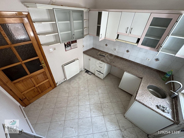 NERGİSTEN SARIKIZDA DENİZE 150 MT ARA KAT ÖN CEPHE SATILIK 3+1