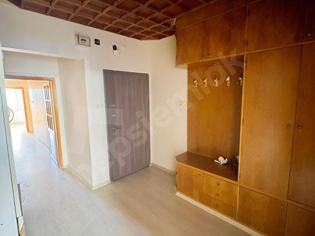 ACİL SATILIK DAİRE! ALBAYRAK CADDESİNDE 3+1 130M2 DAİRE - Görsel 3